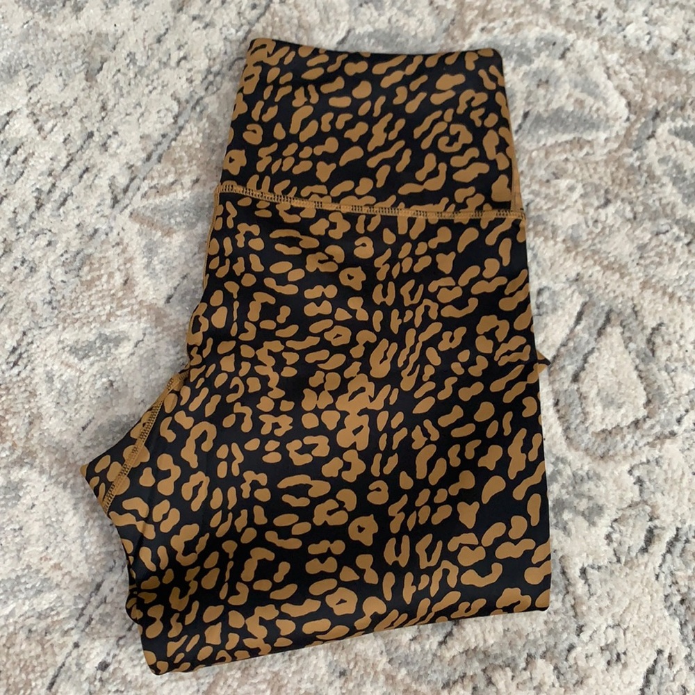 Tan + lines workout pants